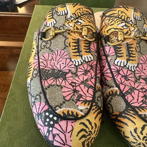 Excellent pre loved conditions Gucci Flats - Picture 6 of 16